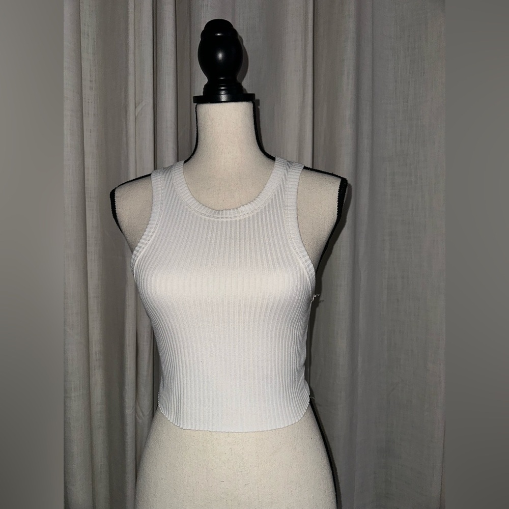 JLUXLABEL White Keep it Casual Tank